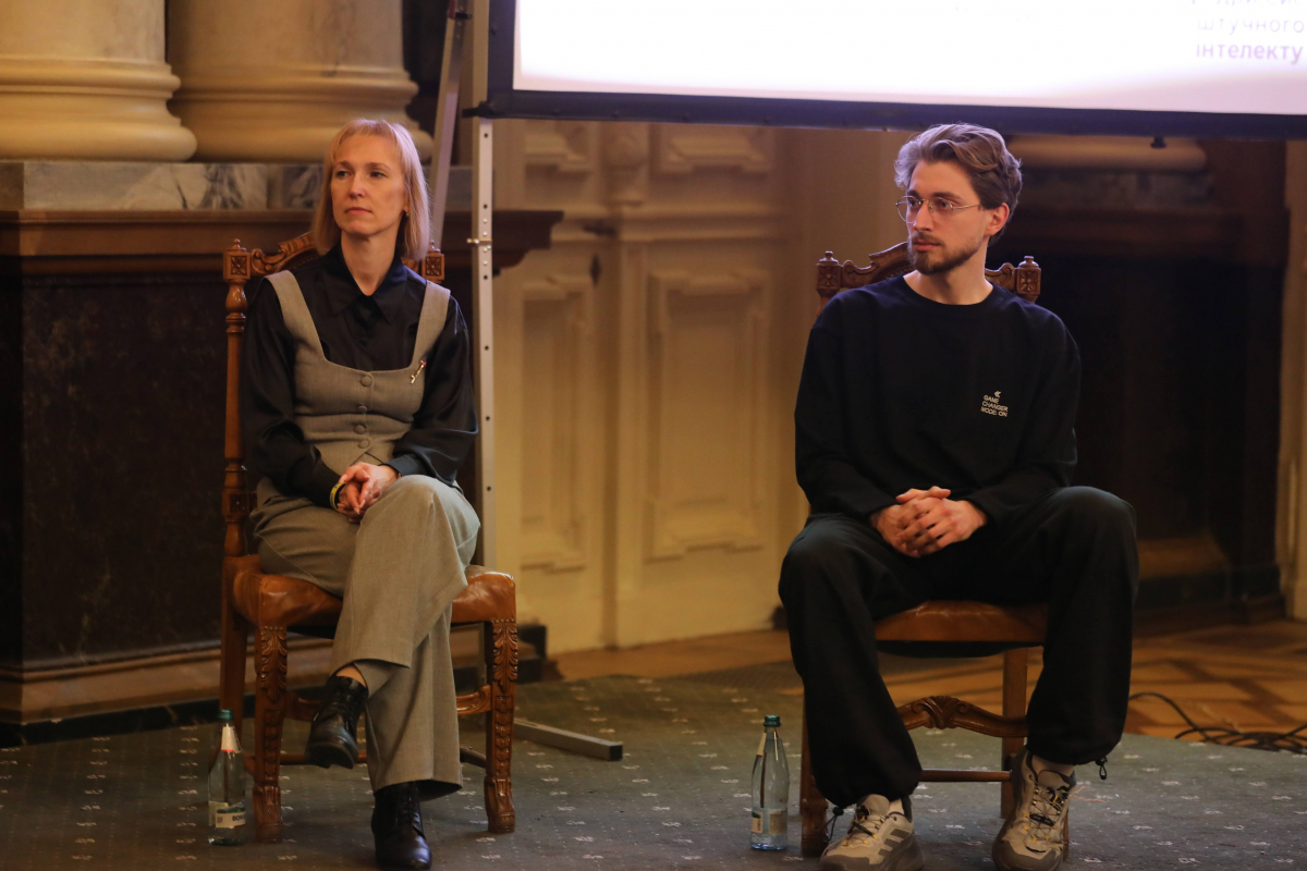 Фото із заходу