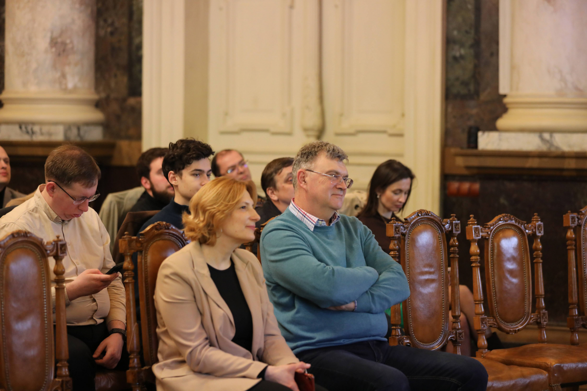 Фото із заходу