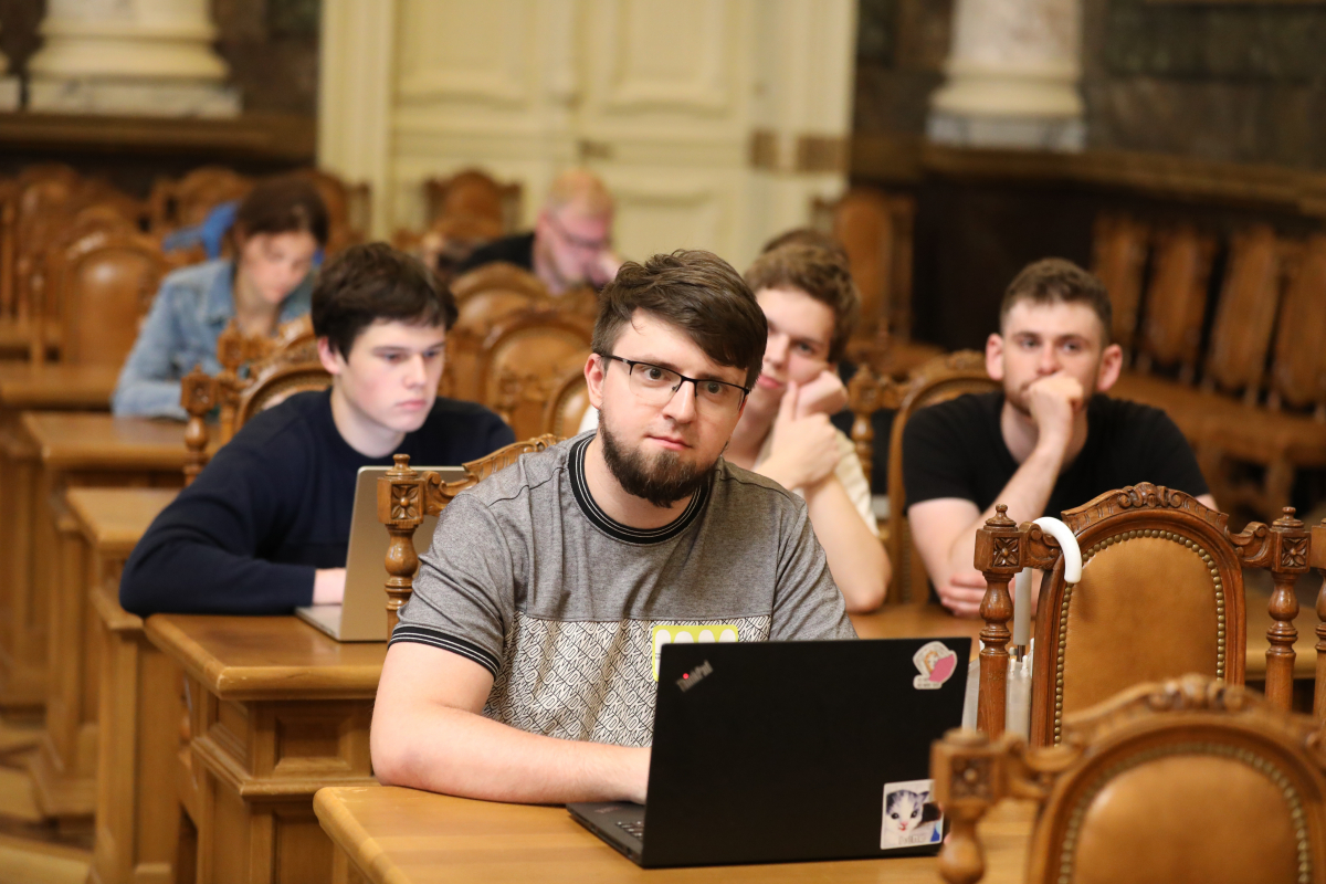 Фото із заходу