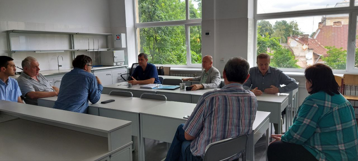 Фото із круглого столу