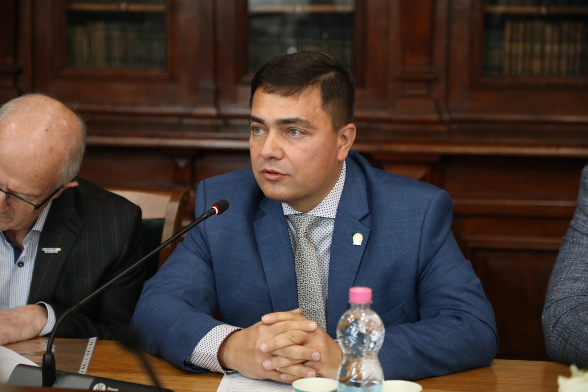 Фото із симпозіуму