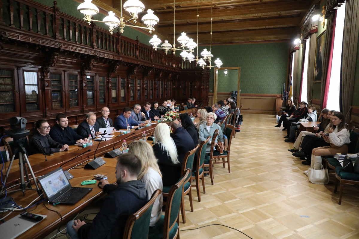 Фото із симпозіуму