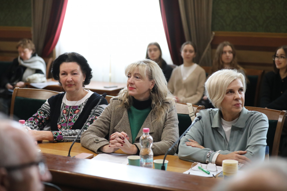 Фото із симпозіуму