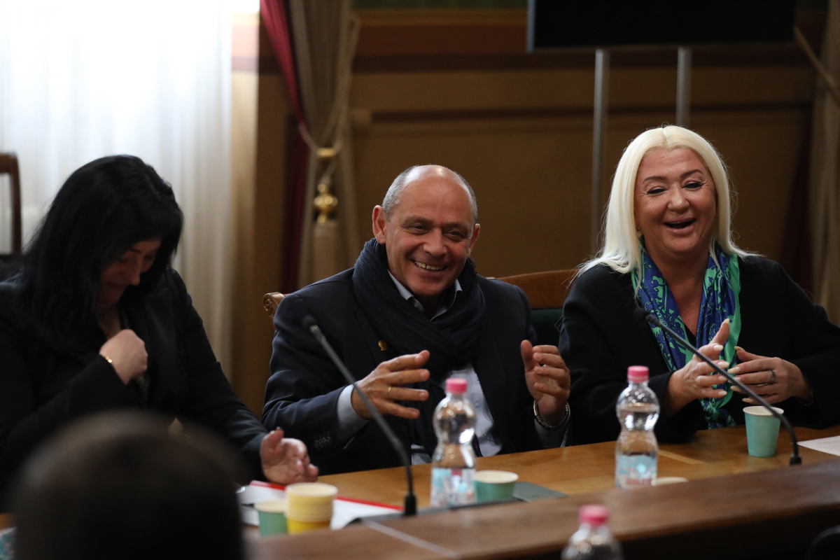 Фото із симпозіуму