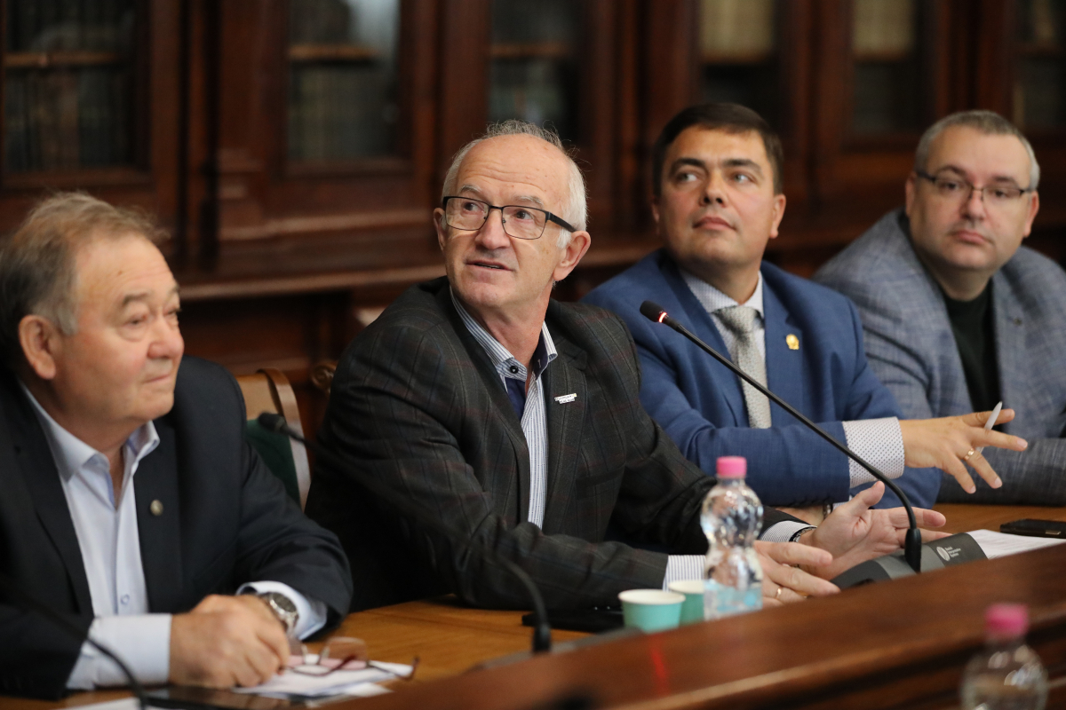 Фото із симпозіуму