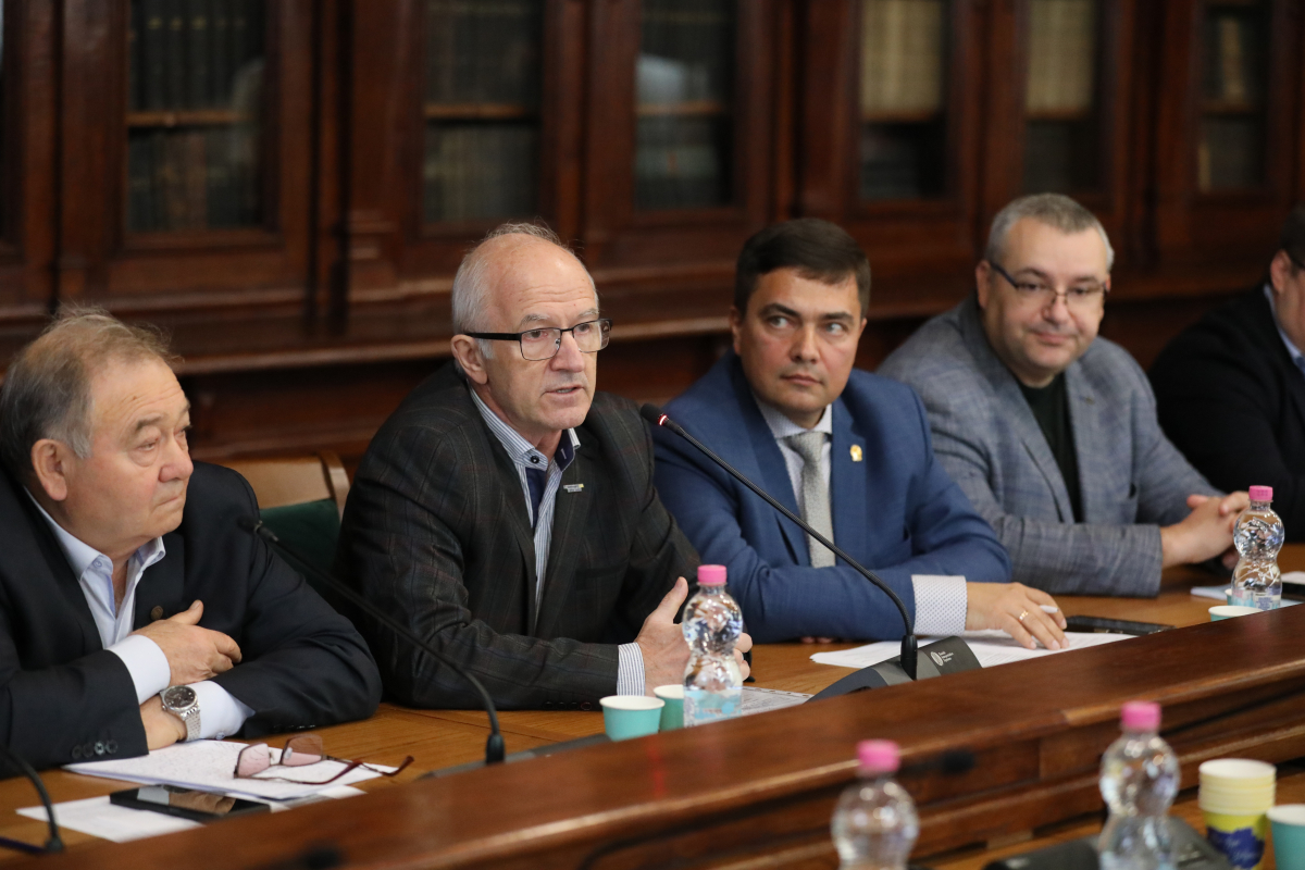 Фото із симпозіуму