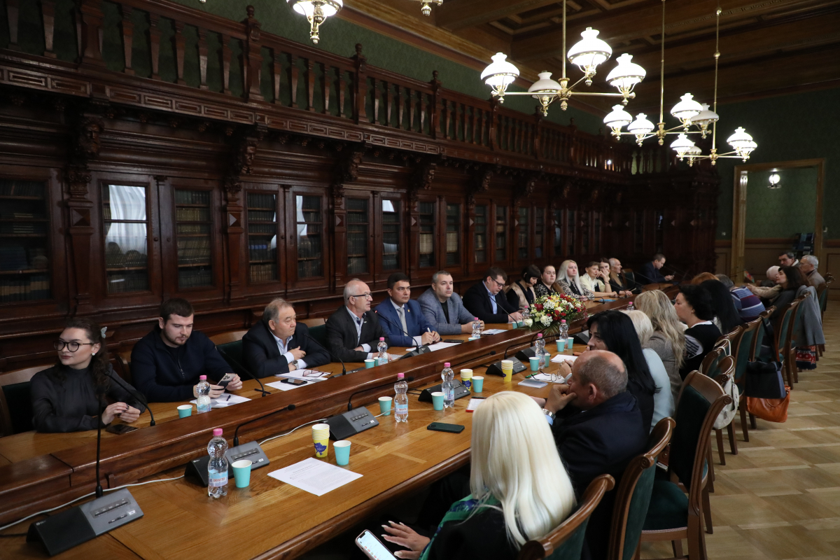 Фото із симпозіуму