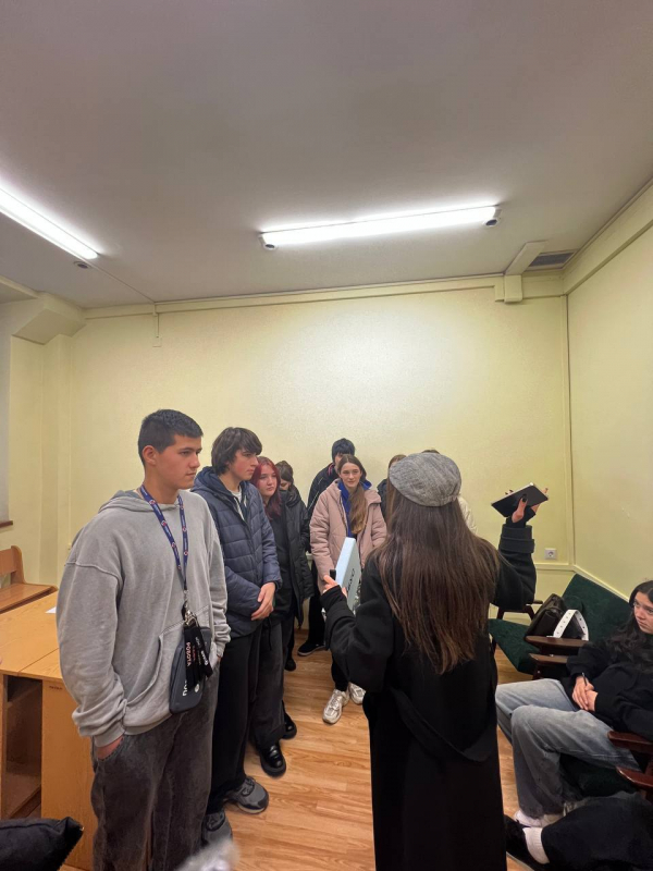 Фото із заходу