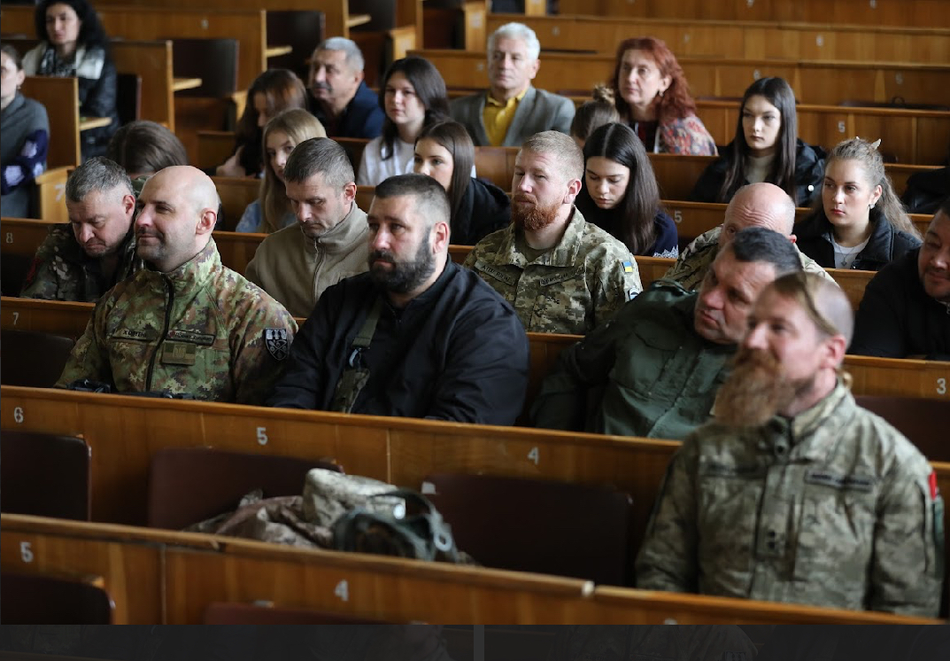 Фото з урочистої академії