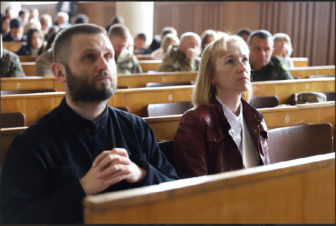 Фото з урочистої академії