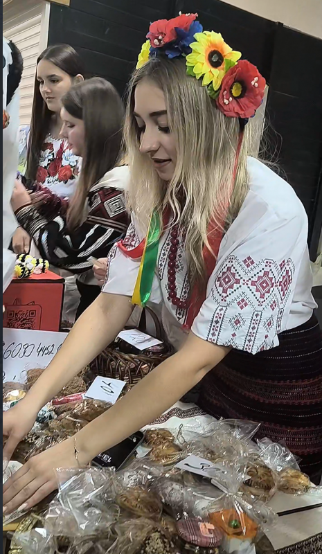 Фото із заходу