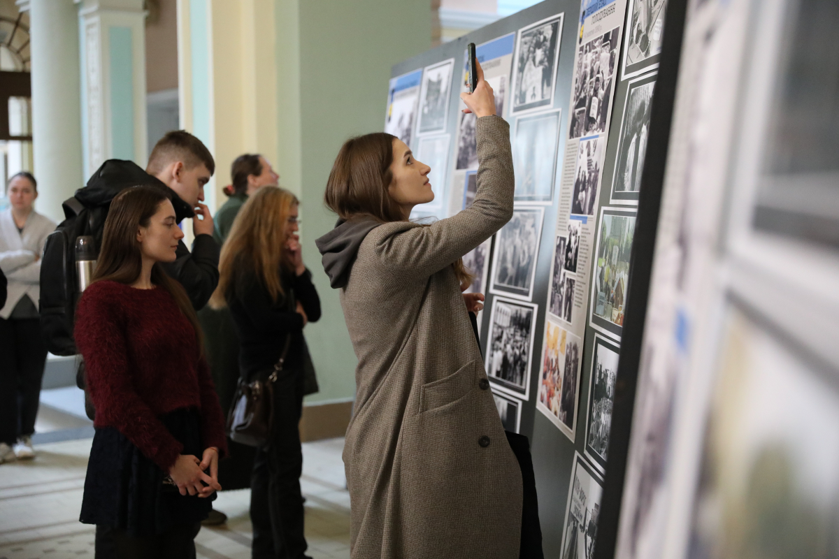 Фото з відкриття виставки