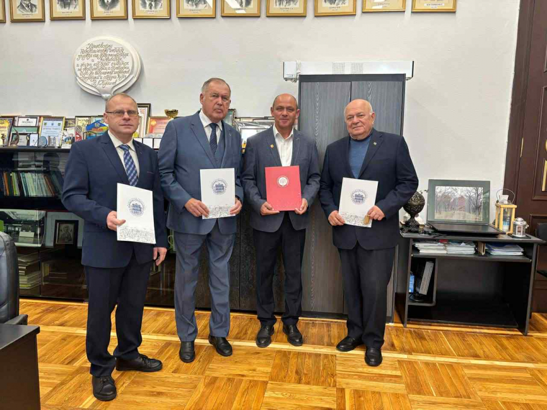 Фото з підписання меморандуму про співпрацю