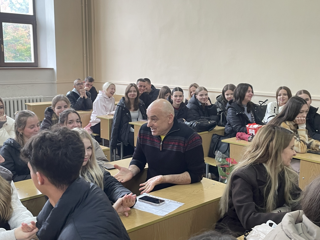 Фото із зустрічі на кафедрі туризму