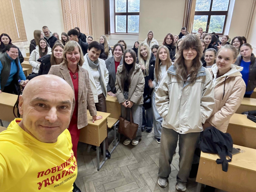 Фото із зустрічі на кафедрі туризму