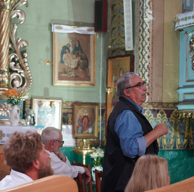 Фото із заходу