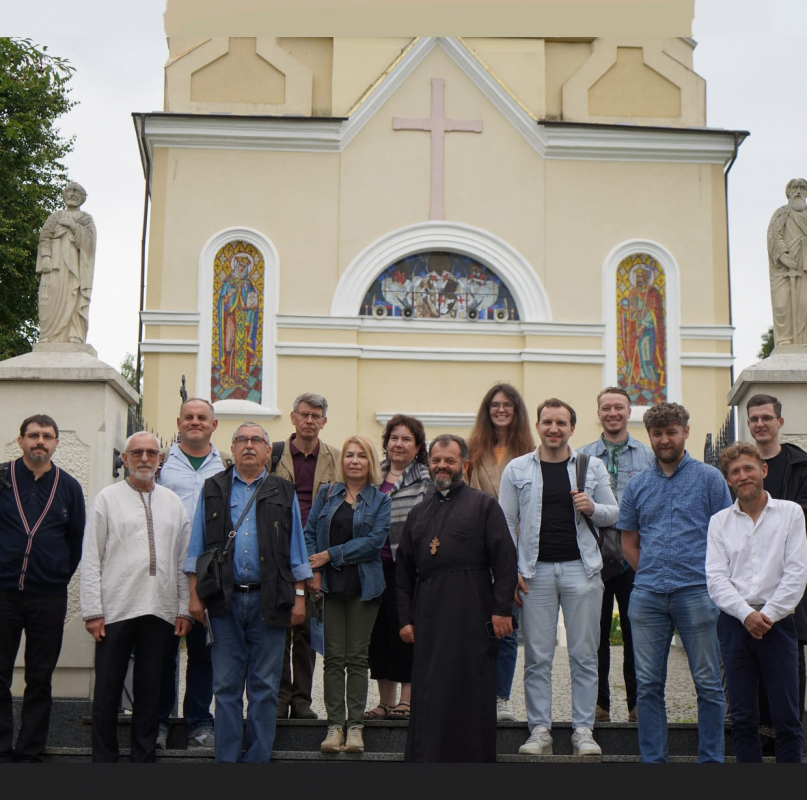 Фото із заходу