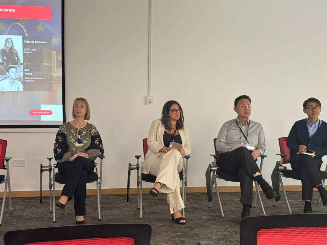 Фото з конференції в Сінгапурі