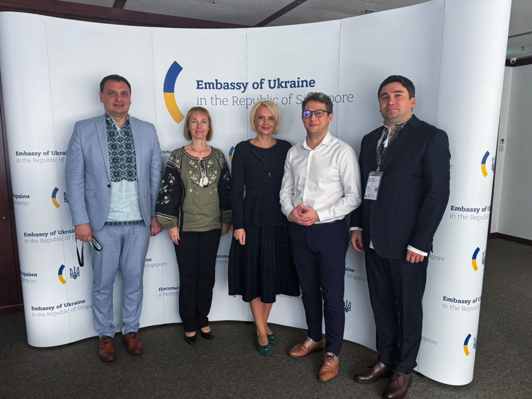 Фото з конференції в Сінгапурі