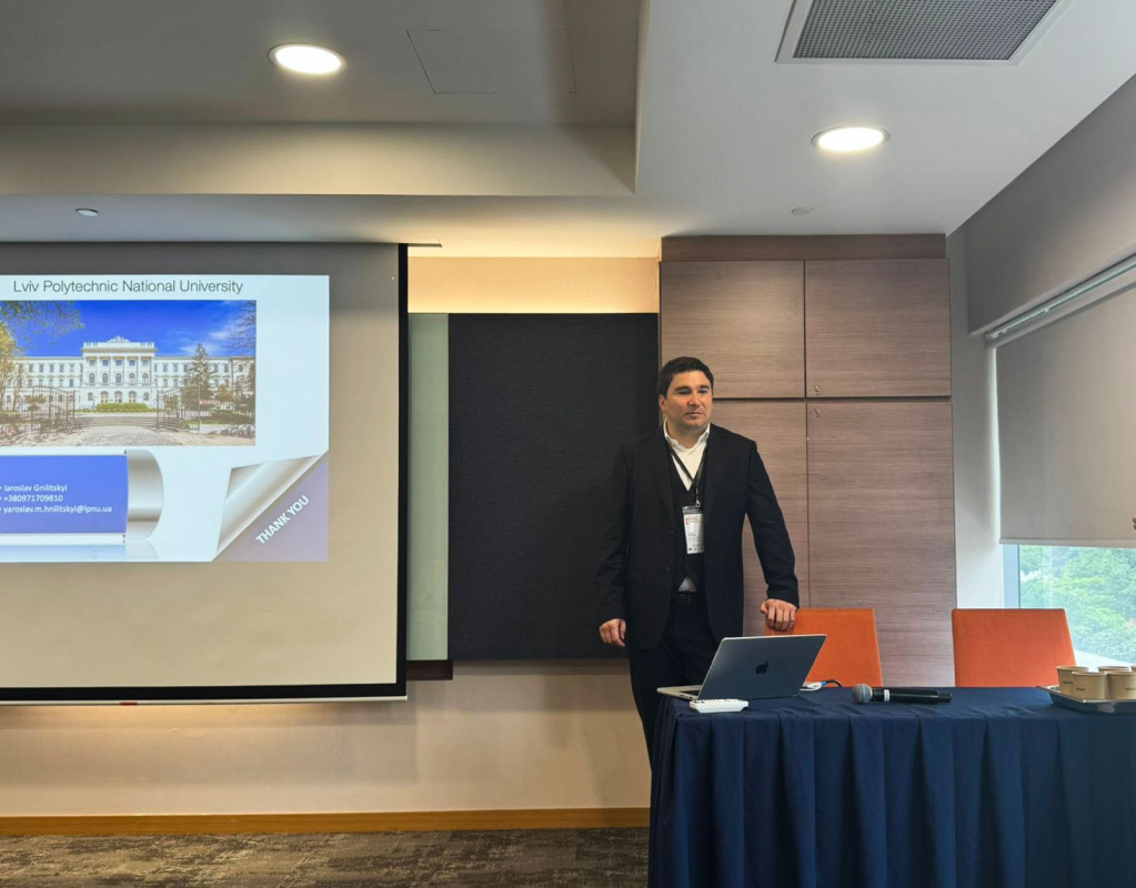 Фото з конференції в Сінгапурі