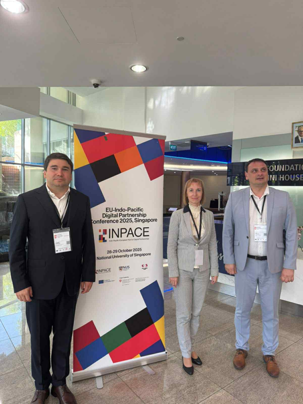 Фото з конференції в Сінгапурі