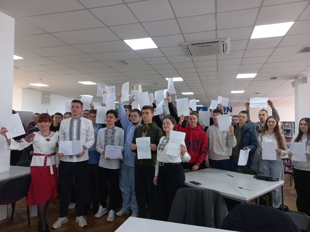 Фото із заходу