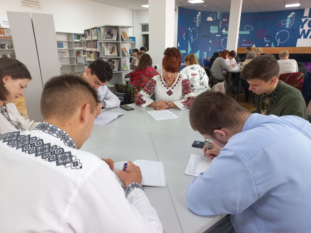 Фото із заходу