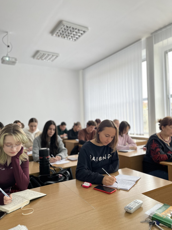 Фото із заходу