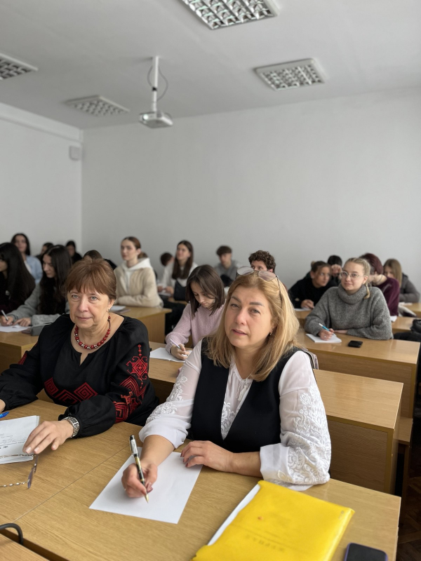 Фото із заходу