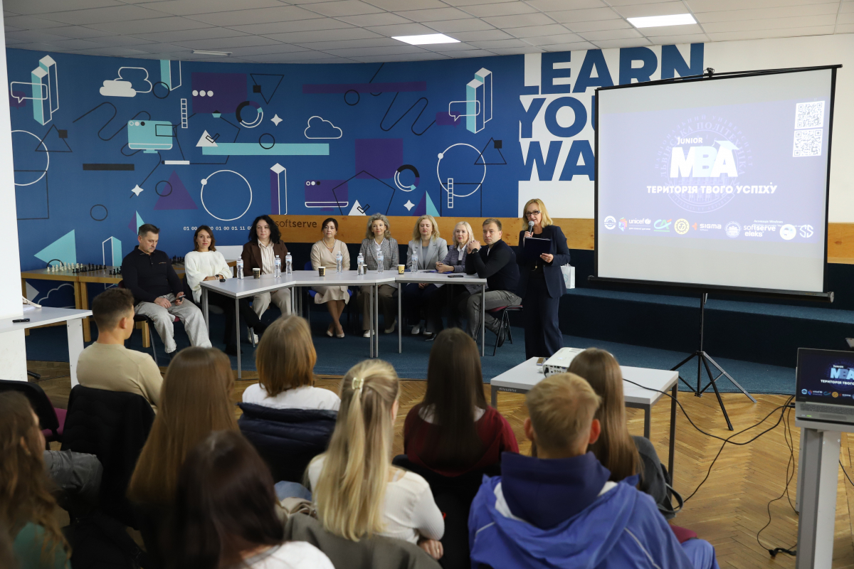 Фото з відкриття курсу