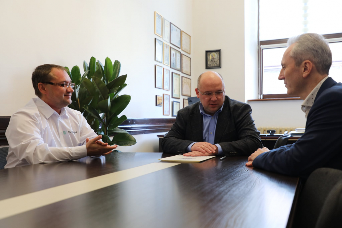 Фото з підписання меморандуму про співпрацю