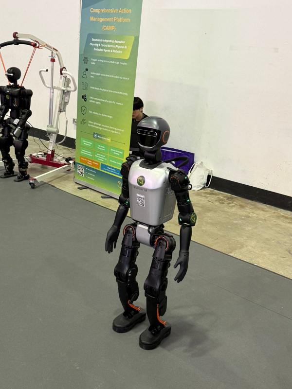 Фото з конференції в Сінгапурі