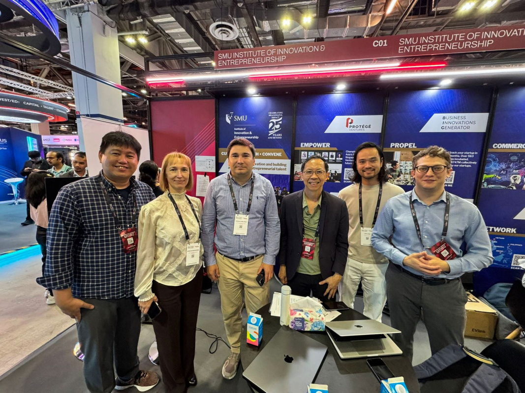 Фото з конференції в Сінгапурі