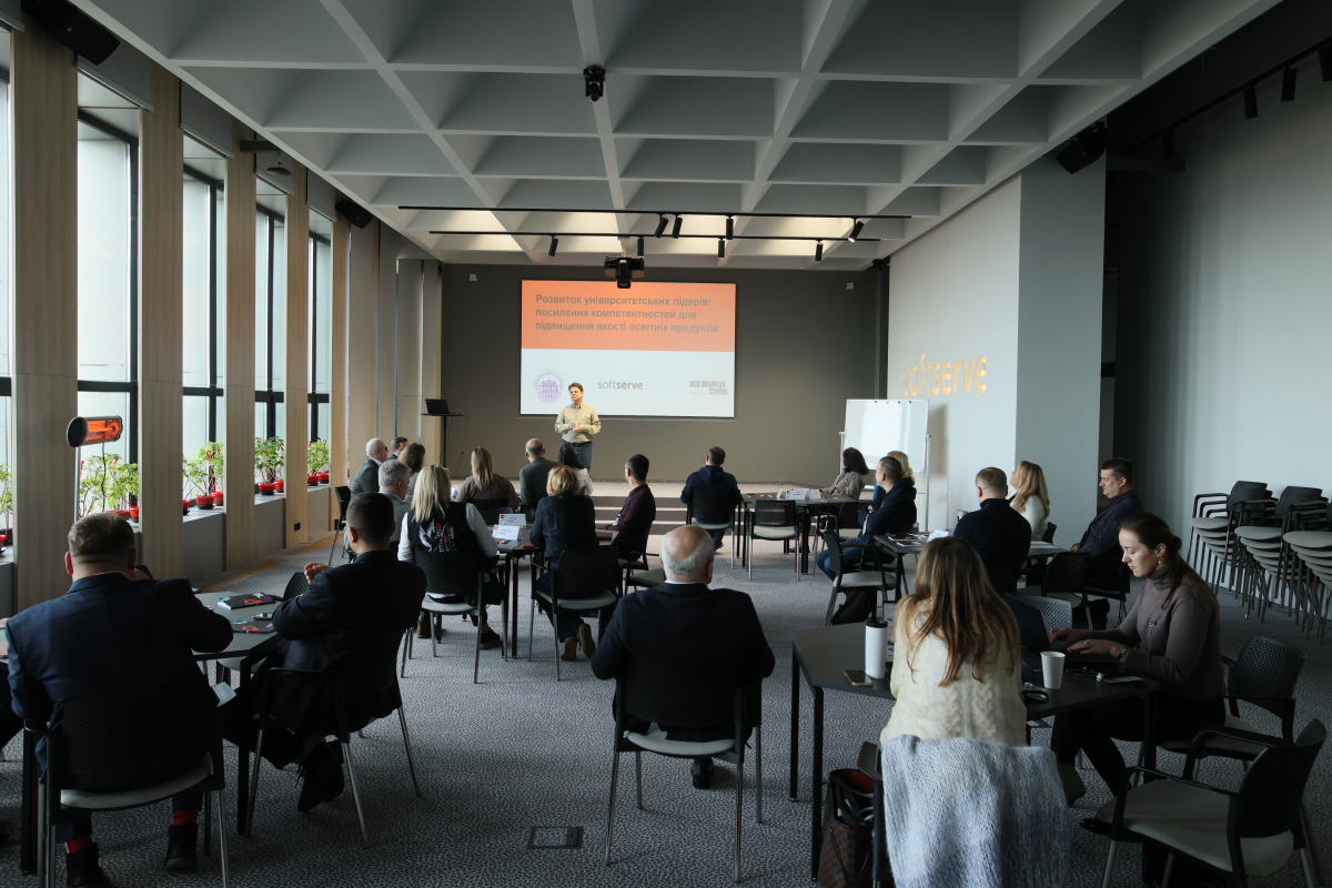 Фото із заходу