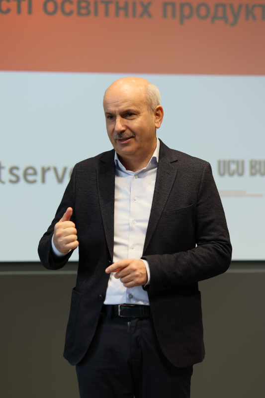 Фото із заходу