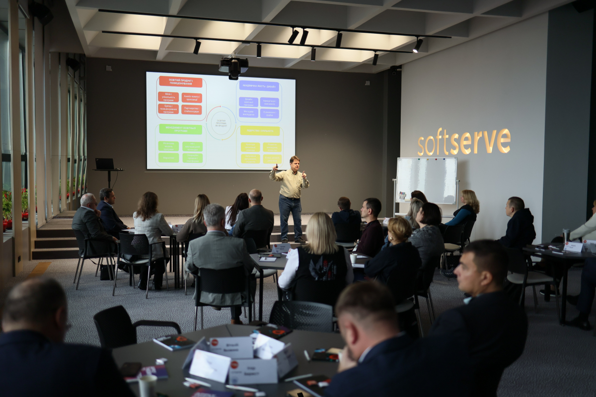 Фото із заходу