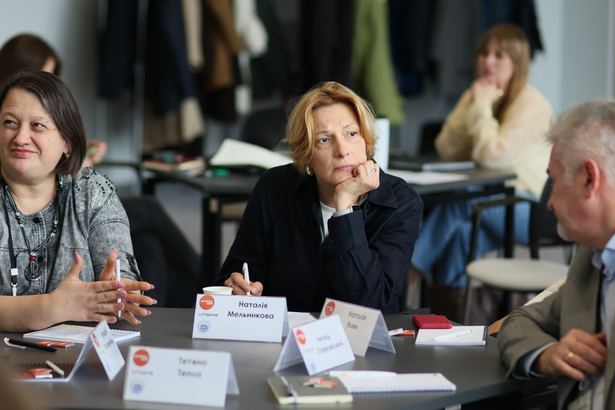 Фото із заходу