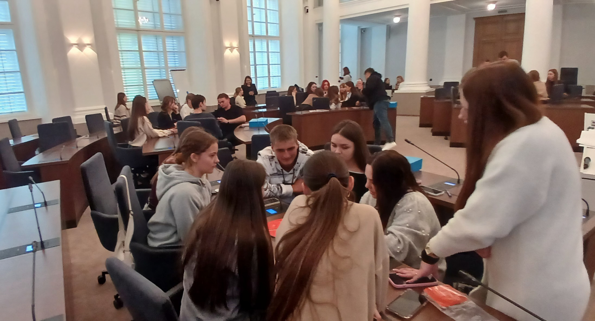 Фото із заходу