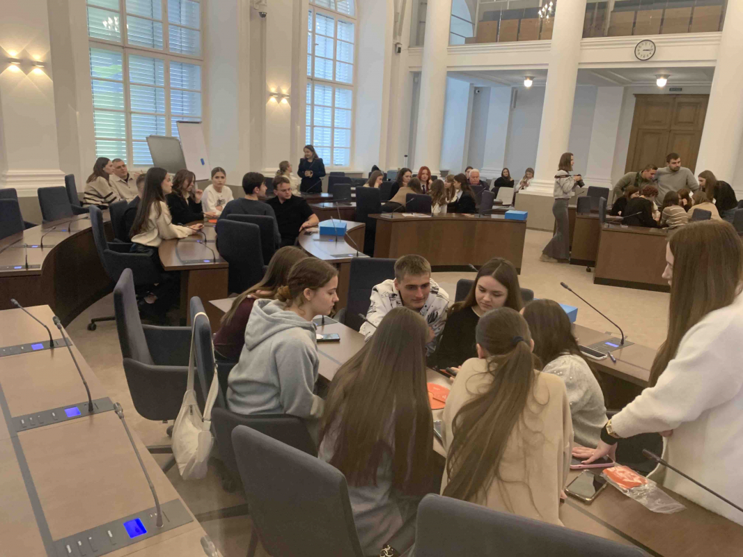 Фото із заходу