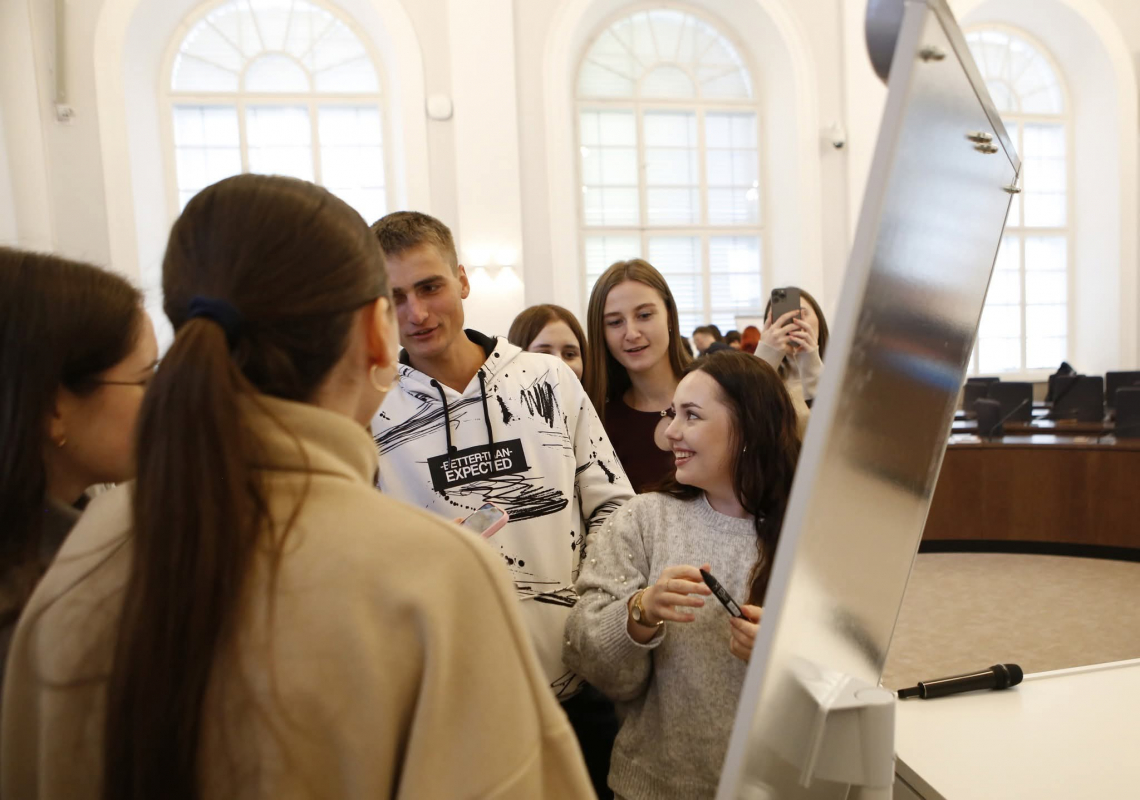 Фото із заходу