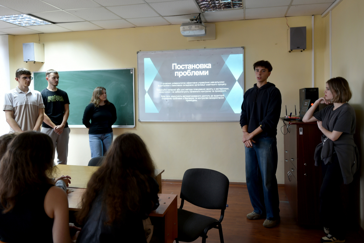 Фото із презентації проєктів