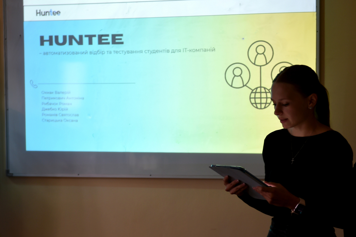 Фото із презентації проєктів