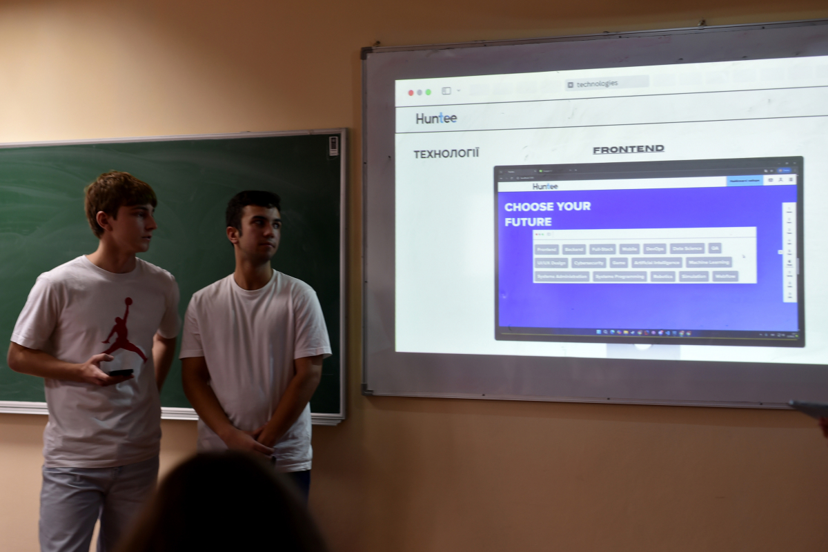 Фото із презентації проєктів