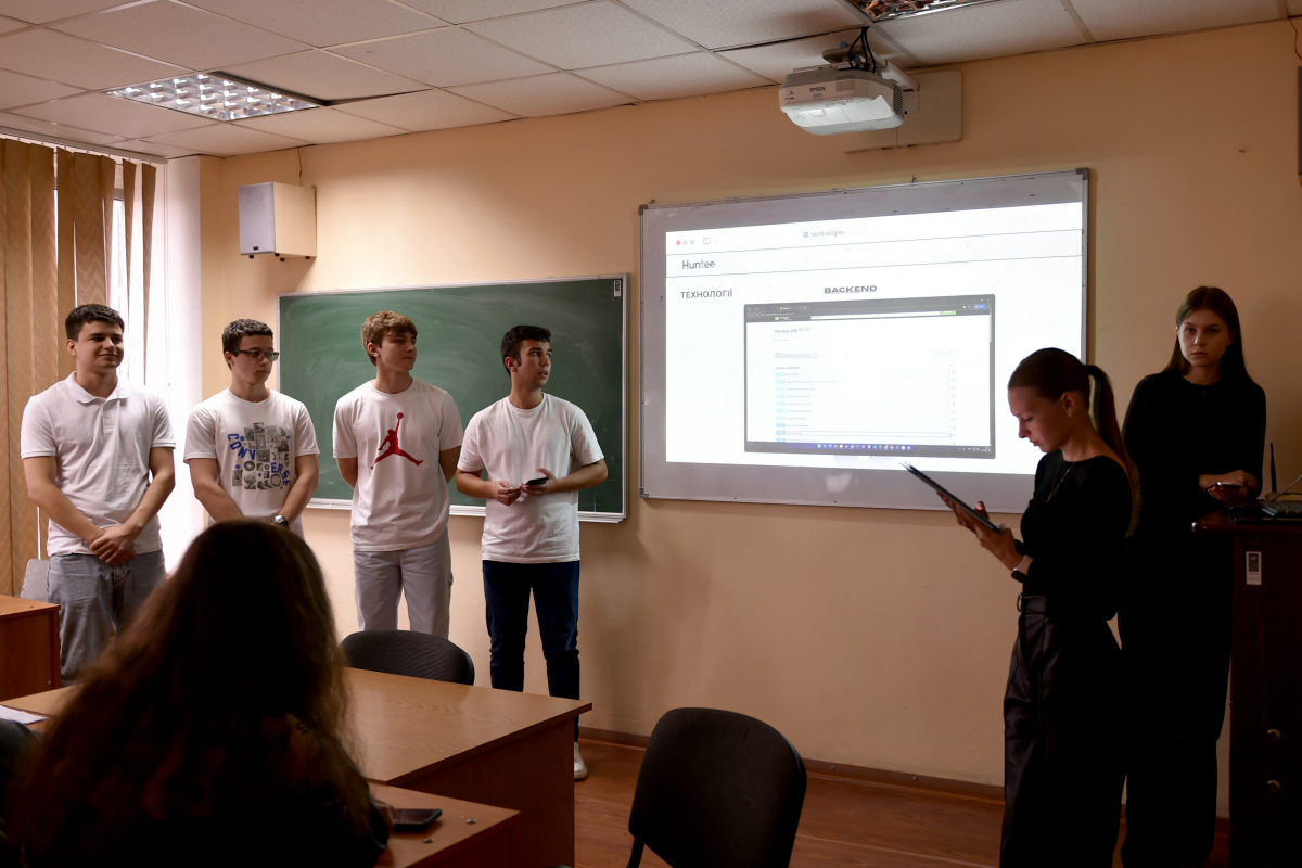 Фото із презентації проєктів