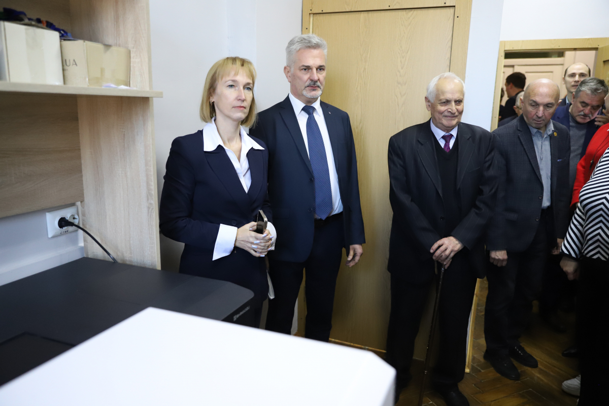 Фото з відкриття лабораторії