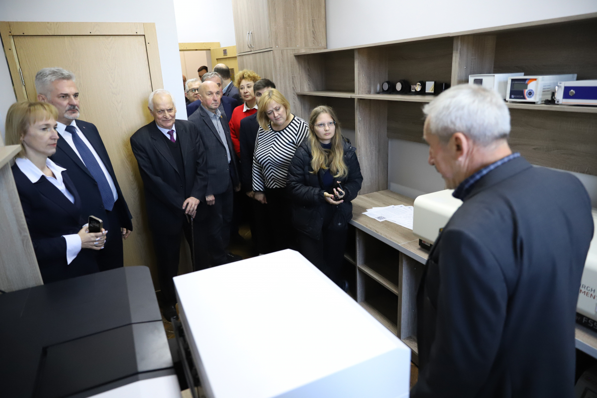Фото з відкриття лабораторії