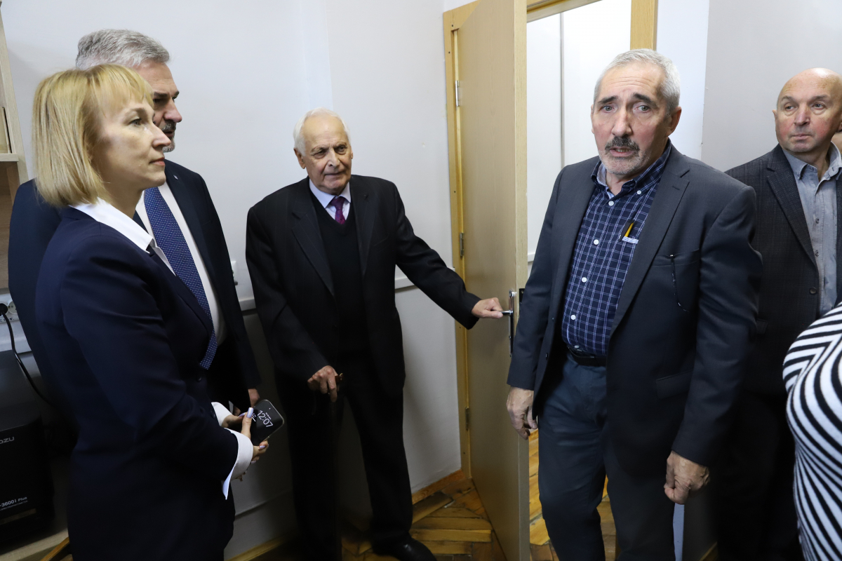 Фото з відкриття лабораторії