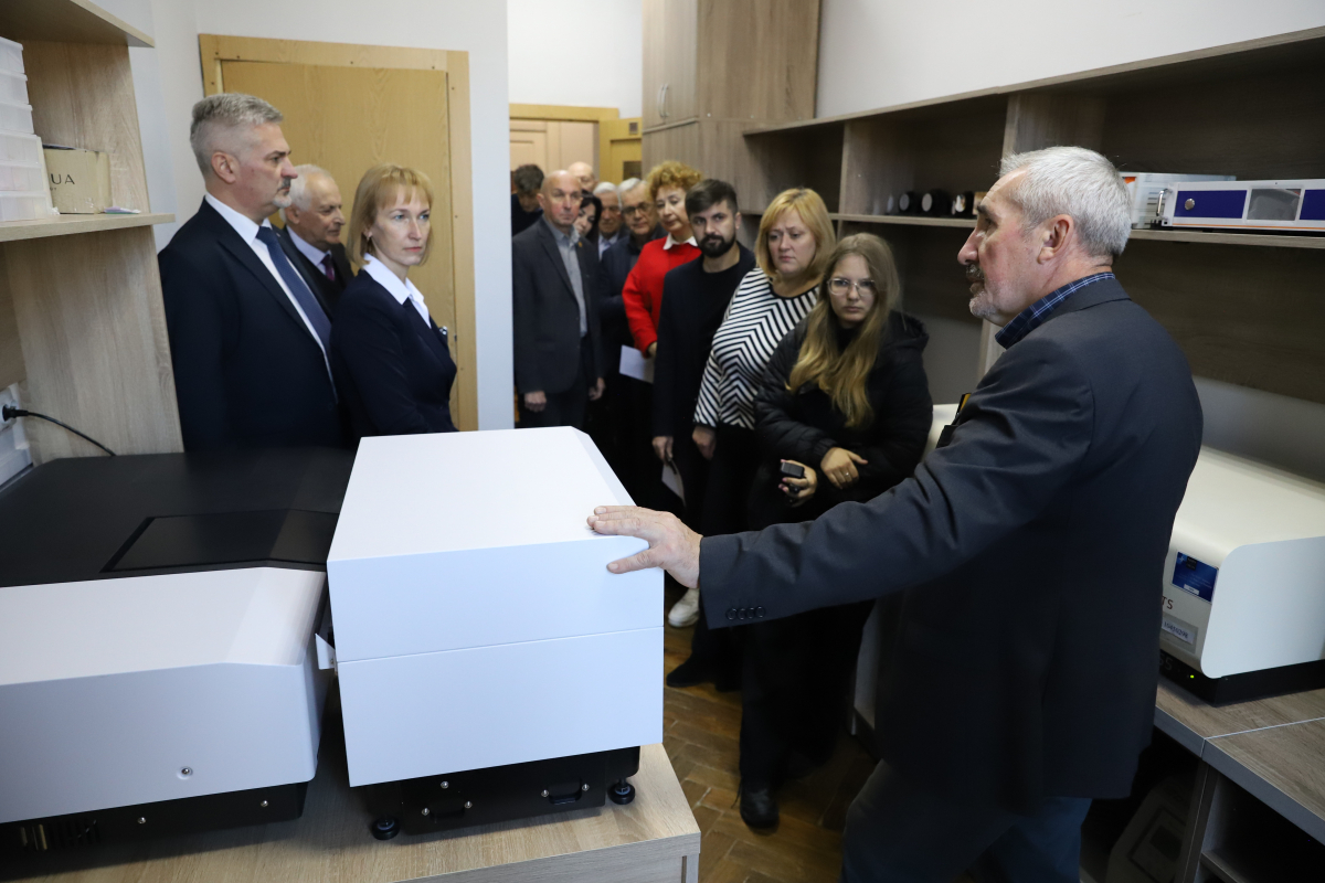 Фото з відкриття лабораторії