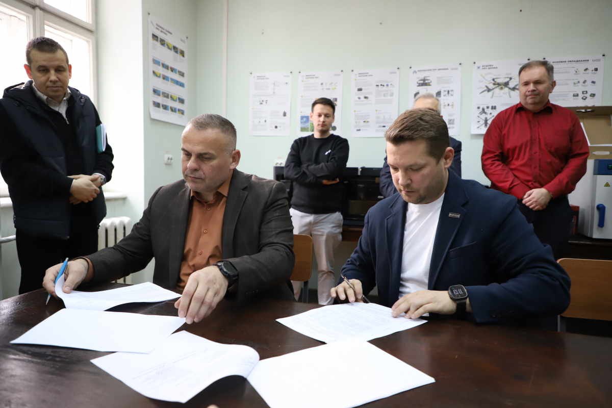 Фото з підписання меморандуму про співпрацю