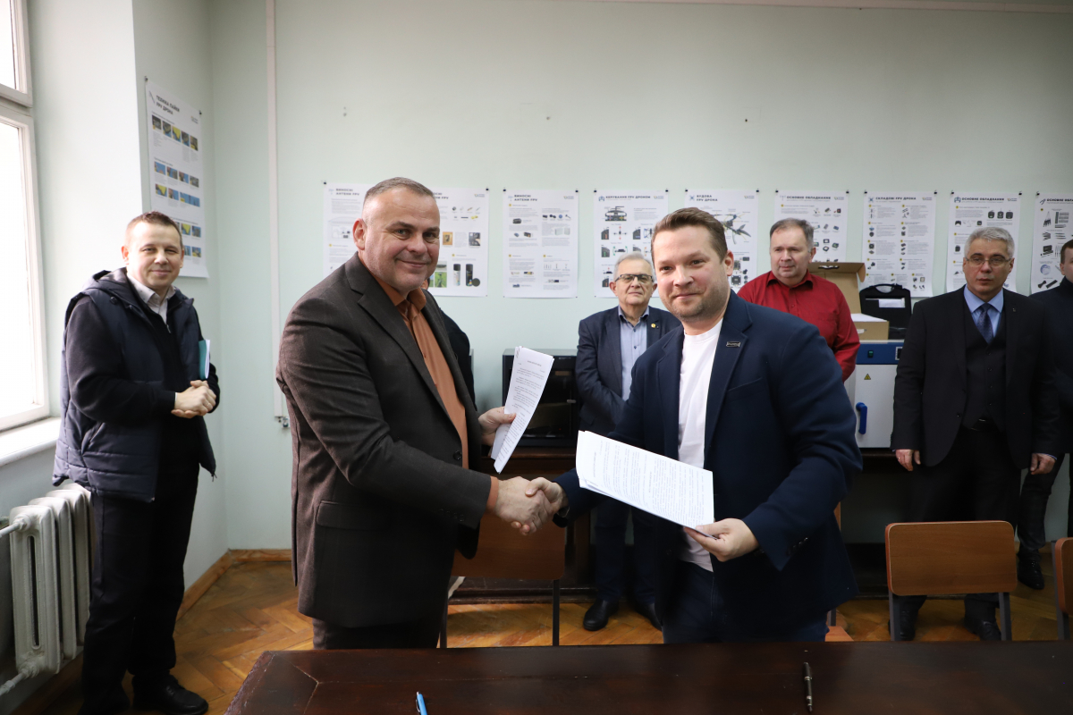 Фото з підписання меморандуму про співпрацю